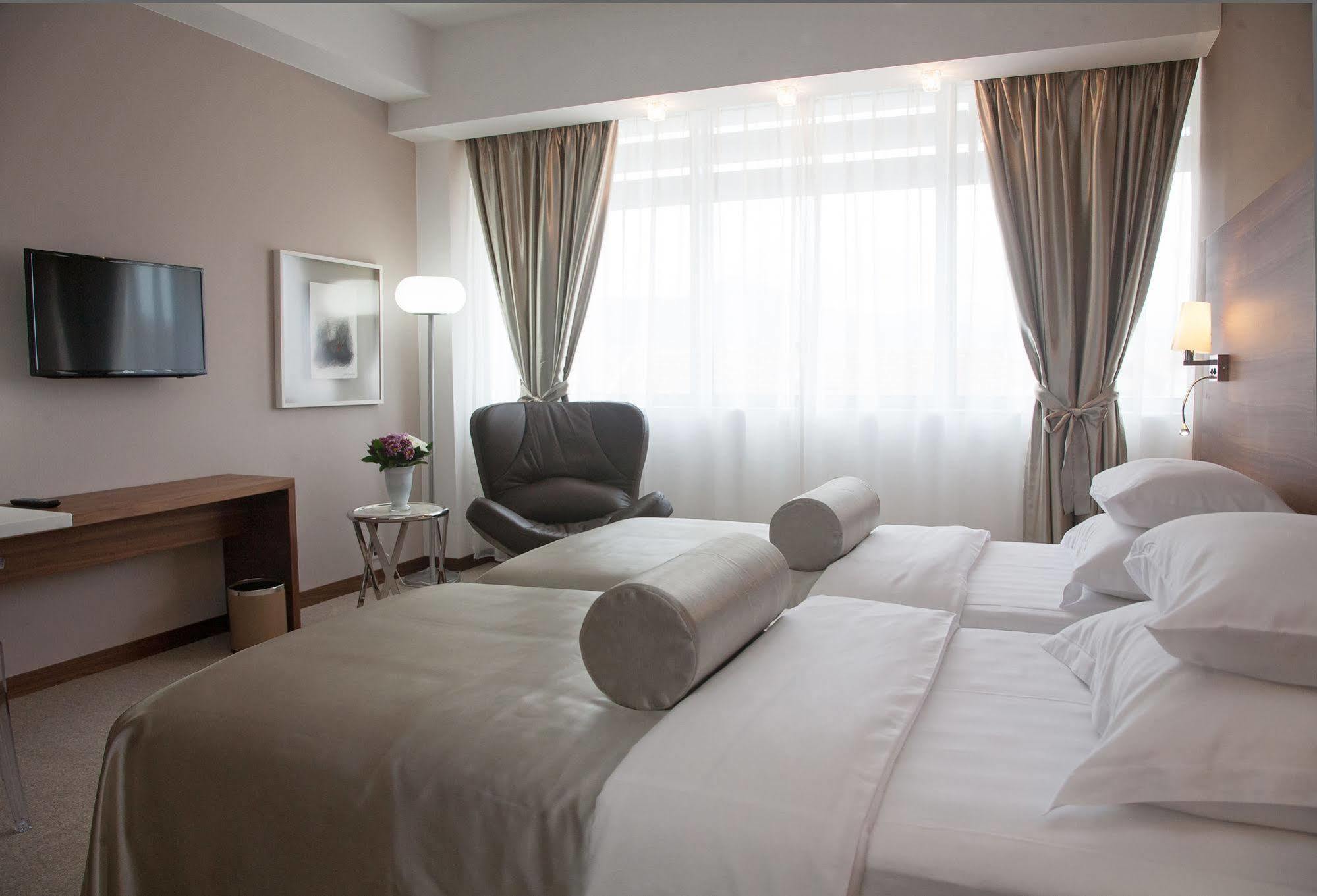 Aurel Hotel 4*